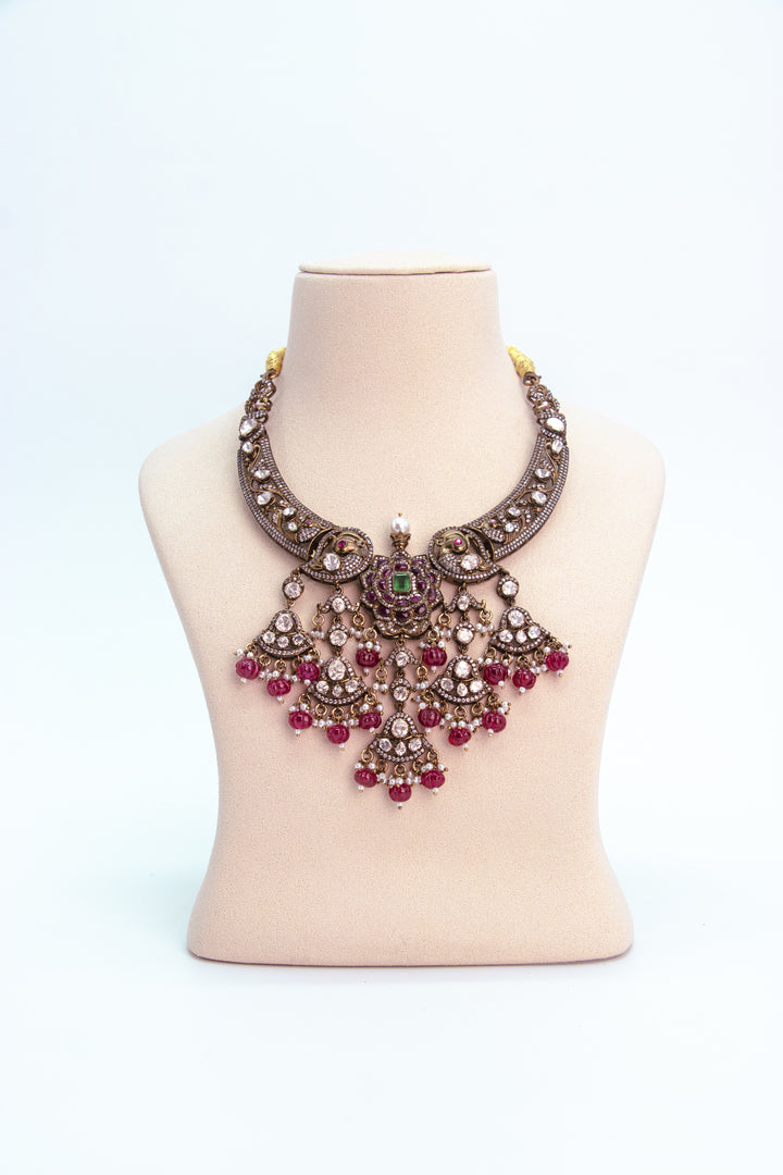 HEENA VICTORIYAN NECKLACE