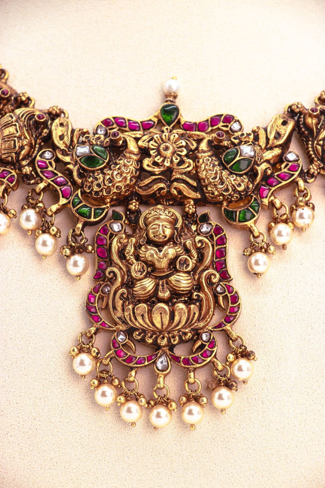 AATHINI SHORT NECKLACE