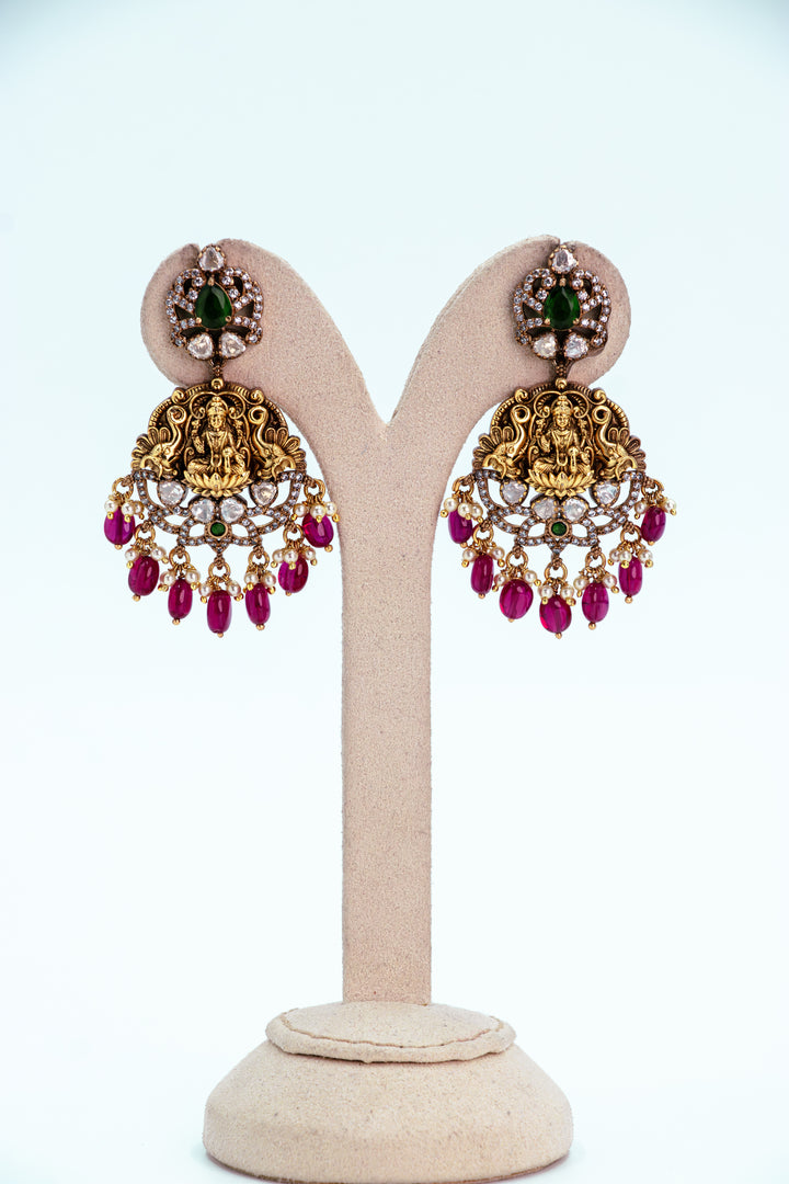 NITIKSHA VICTORIAN STUDS