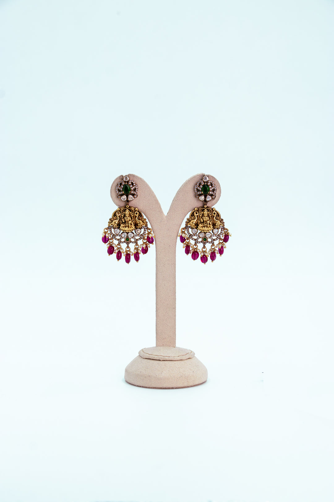 NITIKSHA VICTORIAN STUDS